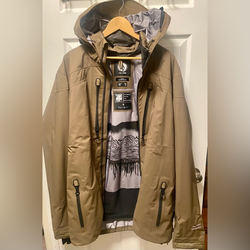 Mens Volcom Guch Stretch 3L Gore-Tex snowboard jacket. XL. Dark Teak